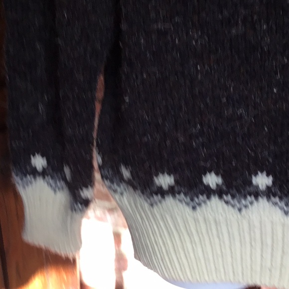 Limited Express Woman’s Gray Wool Pullover Sweater - Picture 6 of 13